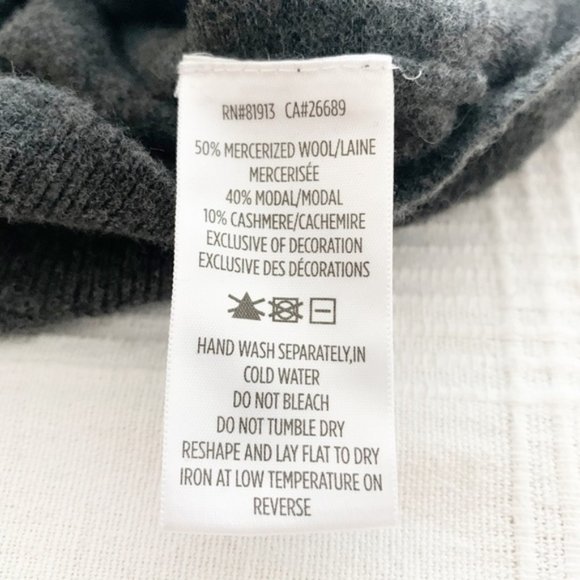 Robert Graham  V-Neck Wool-Modal-Cashmere Sweater - Size L - Picture 6 of 8